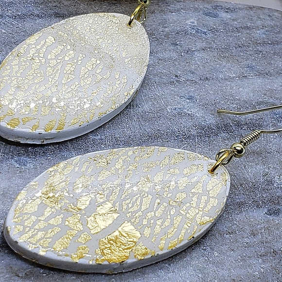 Resin sealed clay earrings - Picture 4 of 7